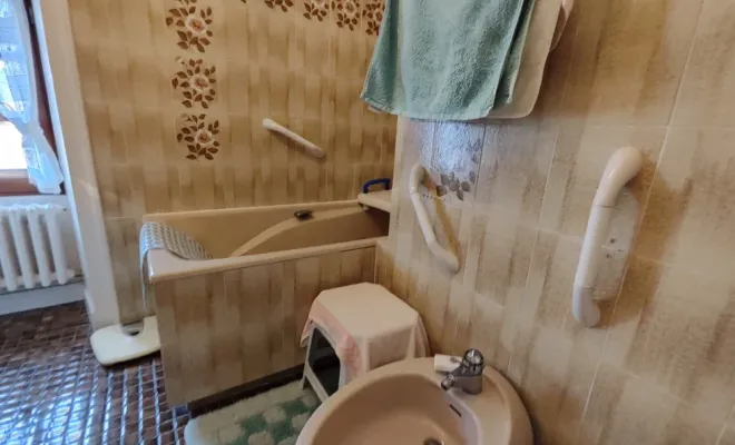 Solutions adaptées pour l'installation et la pose de poignées et barres de maintien, Angoulême, Pierre Brico