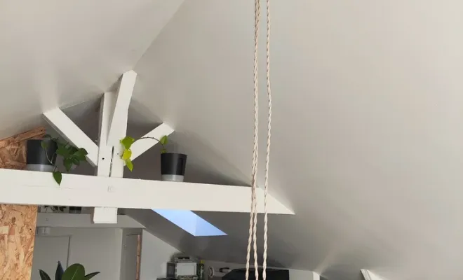 Pose de luminaires en triptiques suspendus au plafond, Angoulême, Pierre Brico