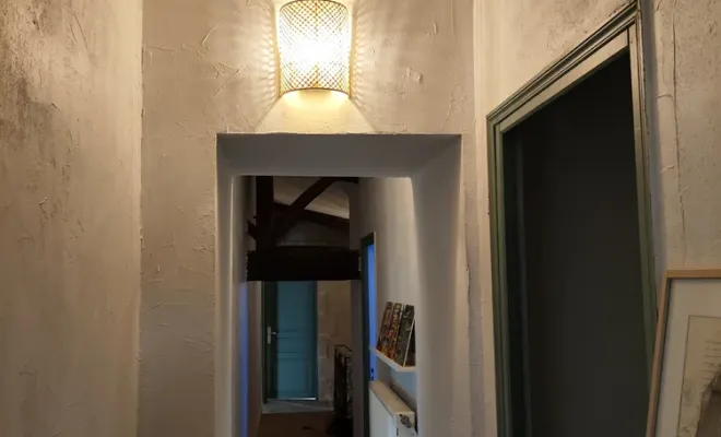 Rénovation d'un couloir avec déplacement et rajout de luminaires, Angoulême, Pierre Brico